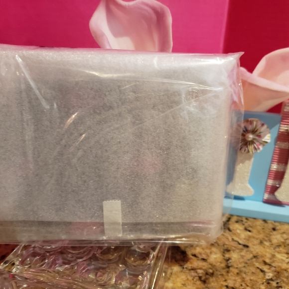 Coach Wristlet with lips printstyle NWT - Picture 2 of 9